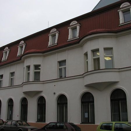 Hotel Mrázek Pardubice Esterno foto